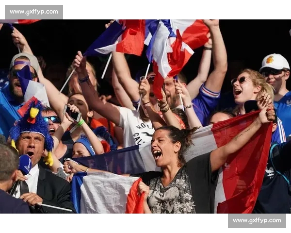 海港球迷齐聚世博源!10・26 客场战泰山,第二现场燃爆申城